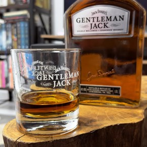 Combo Gentleman Jack Whiskey 1L + 2 Copos Exclusivos
